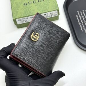 【AT13407】グッチの贅沢なエンボスレザーショートウォレット | Gucci Italy