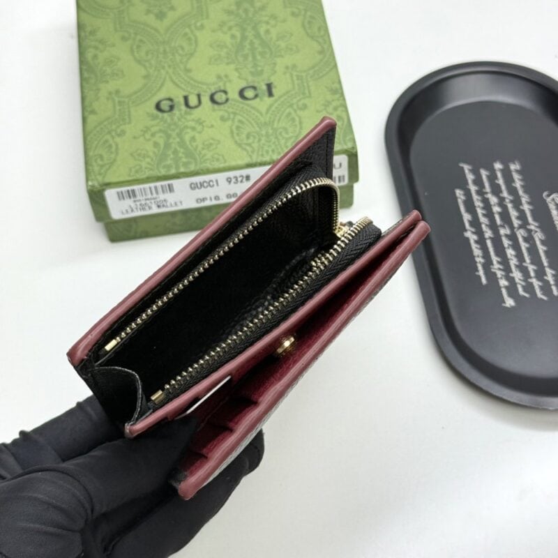 【AT13407】グッチの贅沢なエンボスレザーショートウォレット | Gucci Italy