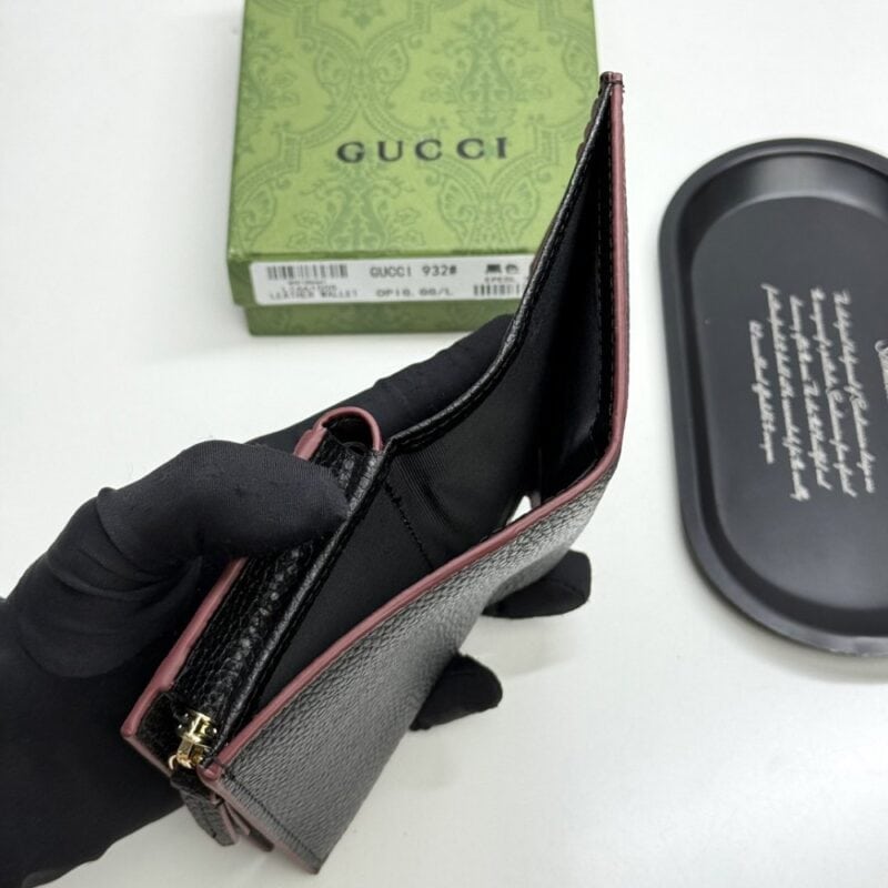 【AT13407】グッチの贅沢なエンボスレザーショートウォレット | Gucci Italy