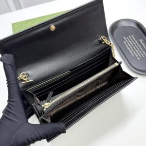 【AT13411】グッチのクラシックな牛革メタルチェーン財布、都会のエリートに最適な高級品質とディテール | Gucci Italy