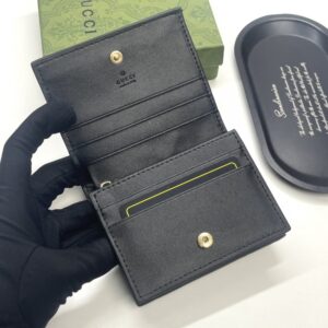 【AT13414】グッチのGGエンボス財布 - 高級羊革素材で贅沢なスタイルを演出 | Gucci