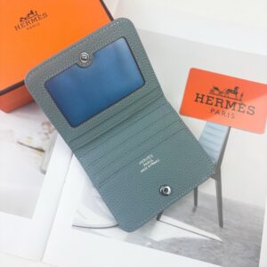 【AT13417】エルメスのトゴ革折り財布 - 優雅な灰色調で贅沢な生活を楽しむ | Hermes