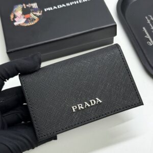 【AT13422】プラダ（Prada）の高級牛革名刺入れ｜ビジネス用品位とエレガントなセンスを演出 | Prada