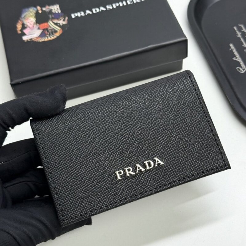 【AT13422】プラダ（Prada）の高級牛革名刺入れ｜ビジネス用品位とエレガントなセンスを演出 | Prada