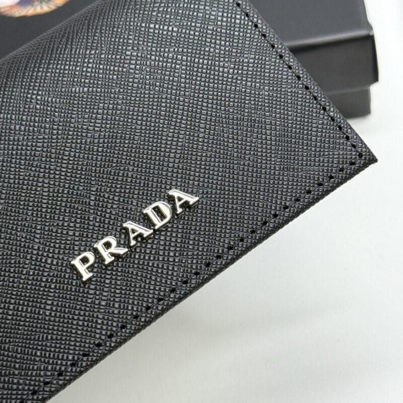 【AT13422】プラダ（Prada）の高級牛革名刺入れ｜ビジネス用品位とエレガントなセンスを演出 | Prada
