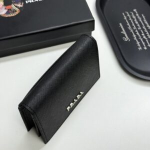 【AT13422】プラダ（Prada）の高級牛革名刺入れ｜ビジネス用品位とエレガントなセンスを演出 | Prada