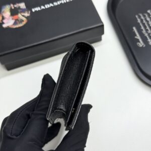 【AT13424】プラダのエレガントで贅沢な名刺入れ。ビジネスエリート必見！ | Prada Italy