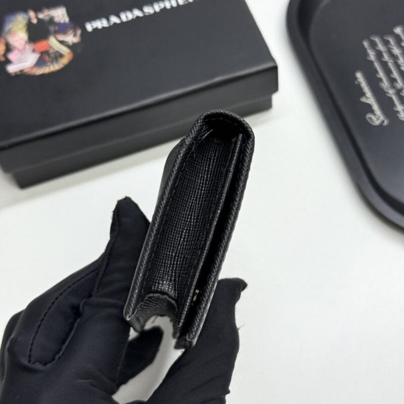 【AT13424】プラダのエレガントで贅沢な名刺入れ。ビジネスエリート必見！ | Prada Italy