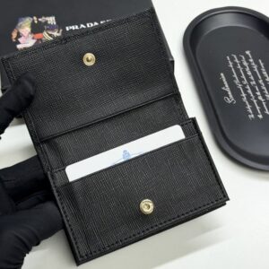 【AT13424】プラダのエレガントで贅沢な名刺入れ。ビジネスエリート必見！ | Prada Italy