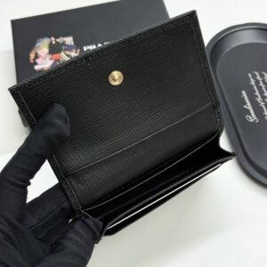 【AT13424】プラダのエレガントで贅沢な名刺入れ。ビジネスエリート必見！ | Prada Italy