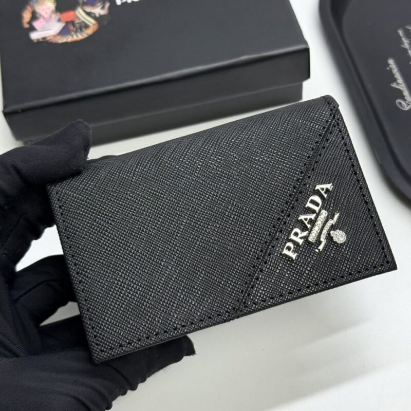 【AT13425】プラダのエレガントな高級名刺入れ、輸入頭皮革使用、ファッショナブルなエリートのためのアクセサリー、都会の内に秘めた品味を表現 | Prada