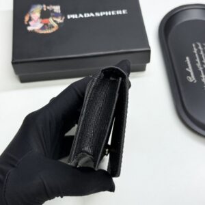 【AT13425】プラダのエレガントな高級名刺入れ、輸入頭皮革使用、ファッショナブルなエリートのためのアクセサリー、都会の内に秘めた品味を表現 | Prada