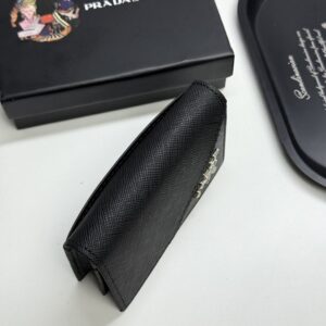 【AT13425】プラダのエレガントな高級名刺入れ、輸入頭皮革使用、ファッショナブルなエリートのためのアクセサリー、都会の内に秘めた品味を表現 | Prada