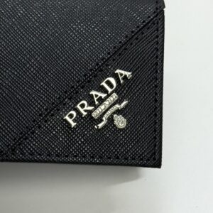 【AT13425】プラダのエレガントな高級名刺入れ、輸入頭皮革使用、ファッショナブルなエリートのためのアクセサリー、都会の内に秘めた品味を表現 | Prada