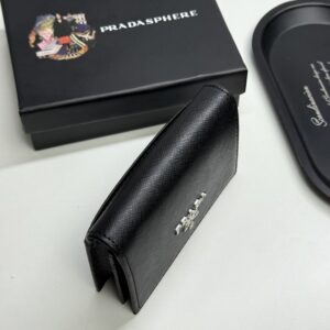 【AT13427】プラダの高級カードケース - 贅沢な控えめさと内面の品位を表現 | Prada Milano