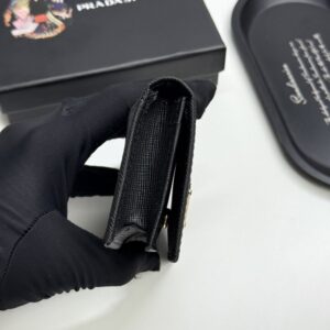 【AT13428】プラダPrada 高級ブランド牛革名刺入れ、エレガントなビジネスアクセサリー | Prada Italy