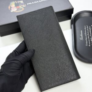 【AT13432】プラダ（Prada） エンボス レザー 長財布 ブラック エレガントな都会のスタイル | Prada