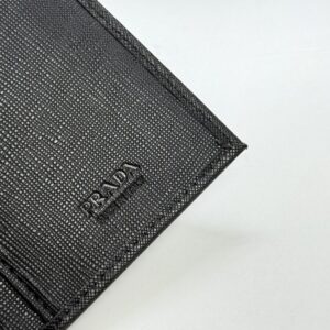 【AT13432】プラダ（Prada） エンボス レザー 長財布 ブラック エレガントな都会のスタイル | Prada