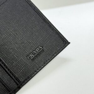 【AT13436】プラダ Prada ブラックサフィアーノレザーロングウォレット 高級品位と機能性を兼ね備えた男女兼用アイテム | Prada Milano