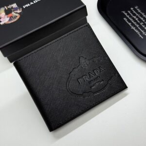 【AT13439】プラダの型押し牛革財布 - クラシックな優雅さと精巧な工芸を表現 | Prada Milano