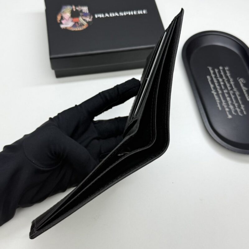 【AT13441】プラダPradaのサフィアーノレザー財布、控えめな贅沢さを極める | Prada Milano