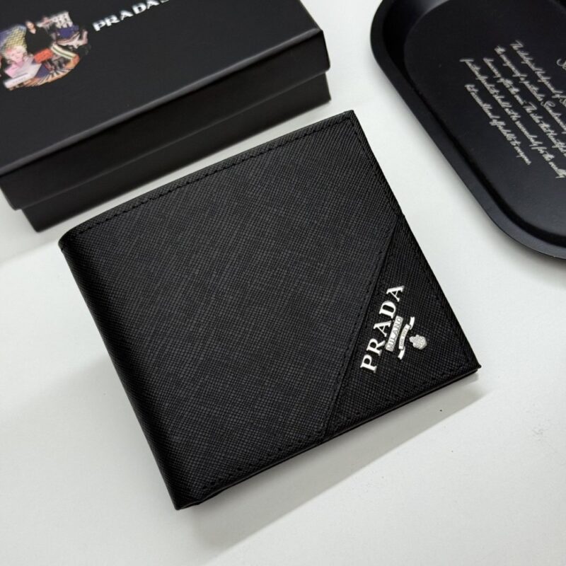 【AT13442】Pradaプラダクラシックサフィアーノレザー財布 - 高級で実用的な豪華な融合 | Prada