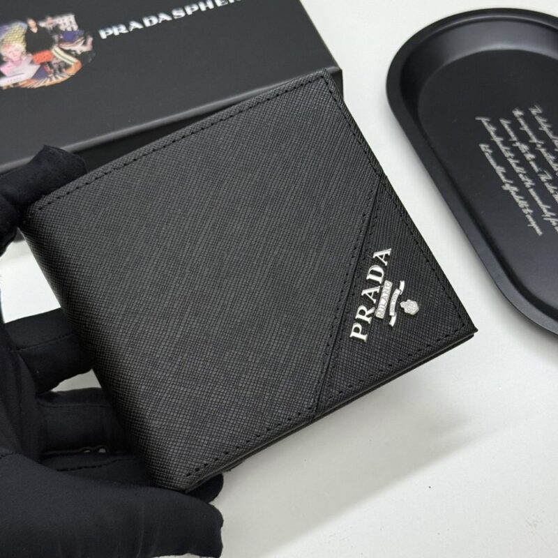 【AT13442】Pradaプラダクラシックサフィアーノレザー財布 - 高級で実用的な豪華な融合 | Prada