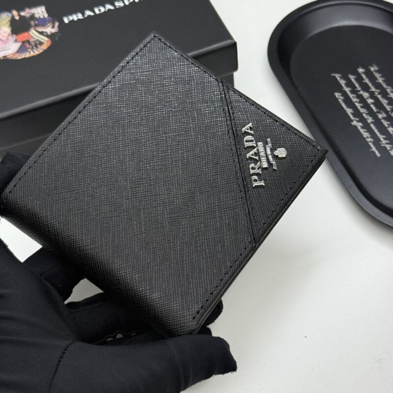 【AT13442】Pradaプラダクラシックサフィアーノレザー財布 - 高級で実用的な豪華な融合 | Prada