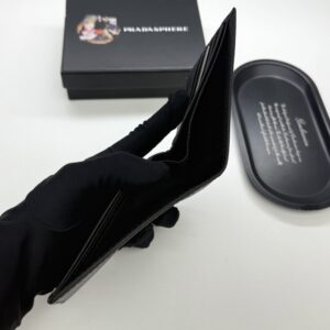 【AT13445】PradaのSaffiano牛革カードケース - 極致な贅沢と洗練されたデザイン | Prada