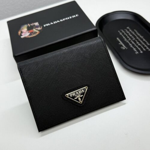 【AT13449】高級感たっぷり！Prada（プラダ）の輸入羊皮カードケース、ブラックデザイン | Prada