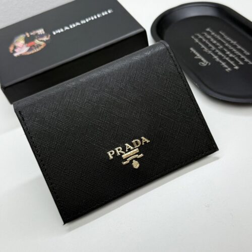 【AT13451】プラダPrada羊革カードケース ラグジュアリーなファッションアイテム | Prada Milano