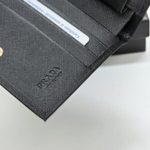 【AT13451】プラダPrada羊革カードケース ラグジュアリーなファッションアイテム | Prada Milano