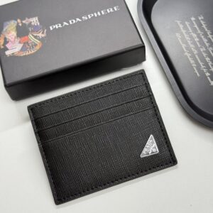 【AT13457】プラダの贅沢な牛革カードケース - エレガントで洗練されたビジネスアクセサリー | Prada Italy