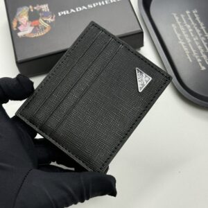 【AT13457】プラダの贅沢な牛革カードケース - エレガントで洗練されたビジネスアクセサリー | Prada Italy