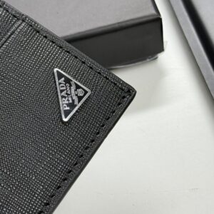 【AT13457】プラダの贅沢な牛革カードケース - エレガントで洗練されたビジネスアクセサリー | Prada Italy