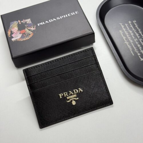【AT13458】プラダPrada 豪華な名刺入れ カーフスキン素材 ゴールドロゴ付き | Prada Milano