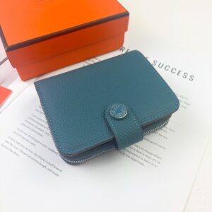 【AT13461】エルメス（Hermès）エレガントな青緑色調ラグジュアリーウォレット、トゴ牛革素材、6つのカードスロット、コインポケット付き、ビジネスとデートに最適 | Hermes