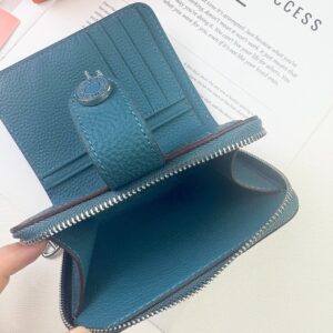 【AT13461】エルメス（Hermès）エレガントな青緑色調ラグジュアリーウォレット、トゴ牛革素材、6つのカードスロット、コインポケット付き、ビジネスとデートに最適 | Hermes