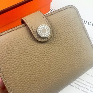 【AT13462】エルメス(Hermès) シルクインシリーズ カード付き財布 | 豪華なアプリコット色デザイン | Hermes