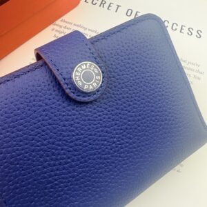 【AT13463】エルメス(Hermès)クラシックウォレット - 海軍ブルーのTogo牛革女性用財布 | Hermes