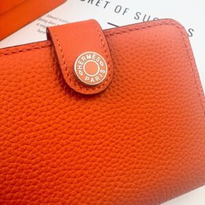 【AT13464】エルメスクラシックウォレット-高級オレンジ牛革、6つのカードスロット、ジッパーポケット付き | Hermes