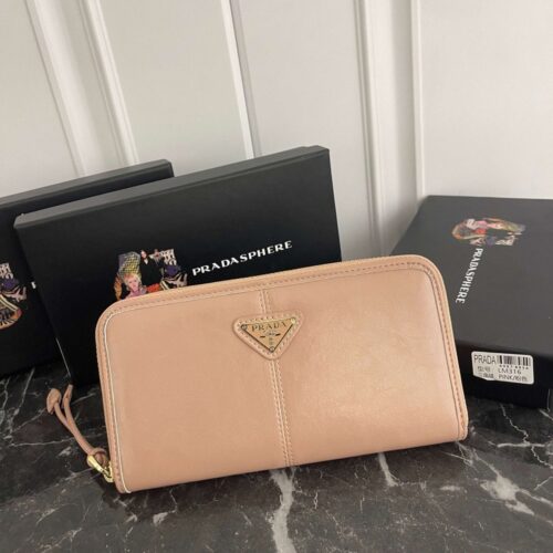 【AT13467】プラダ (Prada) レザー財布 ピンク色 ラグジュアリーな高級感とファッションアイテム | Prada