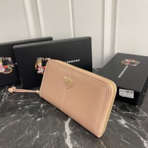 【AT13467】プラダ (Prada) レザー財布 ピンク色 ラグジュアリーな高級感とファッションアイテム | Prada