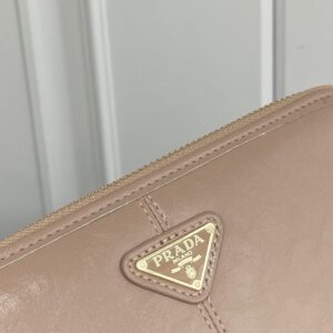 【AT13467】プラダ (Prada) レザー財布 ピンク色 ラグジュアリーな高級感とファッションアイテム | Prada