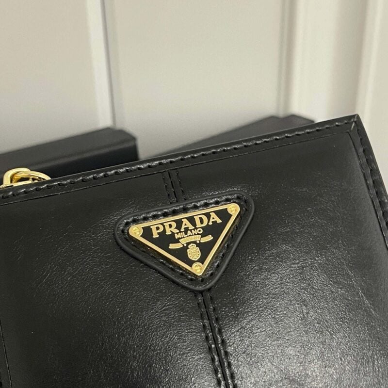 【AT13471】プラダの小さな財布：究極の贅沢さとデザイン美を表現！ | Prada