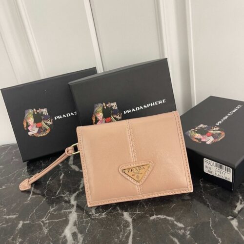 【AT13475】高級なプラダレザーの財布 - ラグジュアリーなイタリア製品 | プラダ (Prada) | Prada Milano