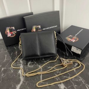 【AT13477】プラダ（Prada）ハイファッションの油蝋革カードケース、上質なレザーウォレット | Prada Milano
