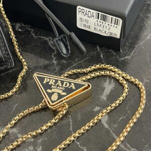 【AT13477】プラダ（Prada）ハイファッションの油蝋革カードケース、上質なレザーウォレット | Prada Milano