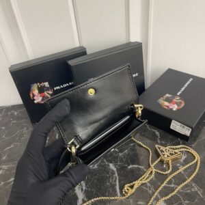 【AT13477】プラダ（Prada）ハイファッションの油蝋革カードケース、上質なレザーウォレット | Prada Milano