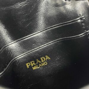 【AT13477】プラダ（Prada）ハイファッションの油蝋革カードケース、上質なレザーウォレット | Prada Milano